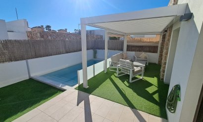 Resale - Villa - Cabo Roig