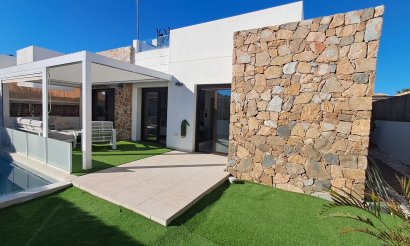 Resale - Villa - Cabo Roig