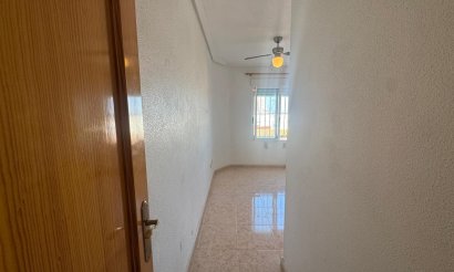 Resale - Apartment / flat - Torrevieja - La Mata