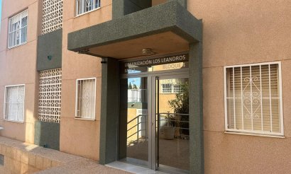 Resale - Apartment / flat - Torrevieja - La Mata