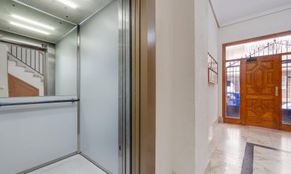 Resale - Apartment / flat - Torrevieja - Parque de Las Naciones