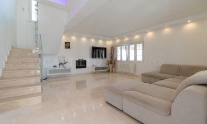 Resale - Villa - Orihuela Costa - La Zenia
