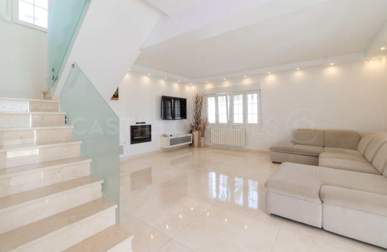 Resale - Villa - Orihuela Costa - La Zenia