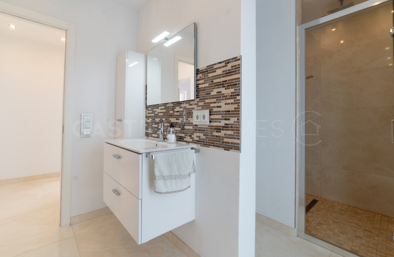 Resale - Villa - Orihuela Costa - La Zenia