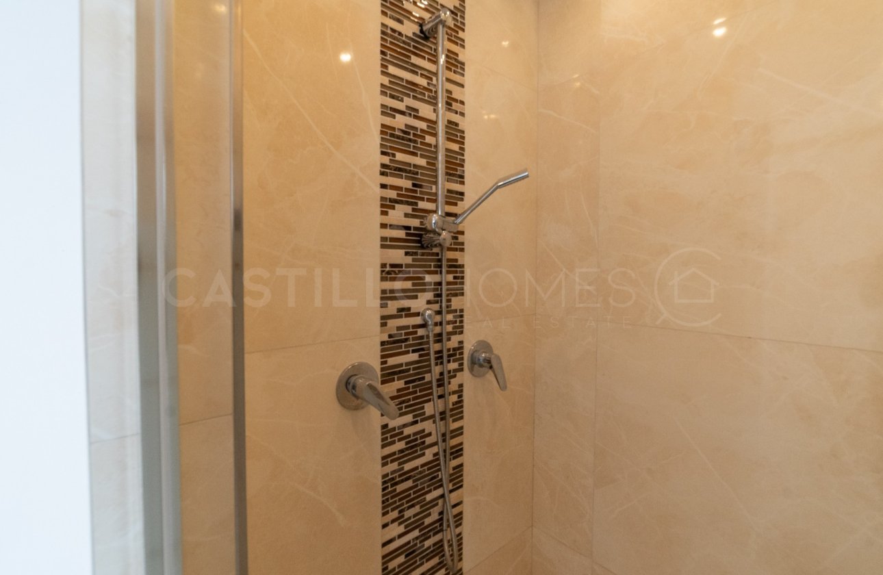 Resale - Villa - Orihuela Costa - La Zenia