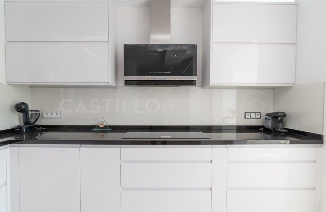 Resale - Villa - Orihuela Costa - La Zenia