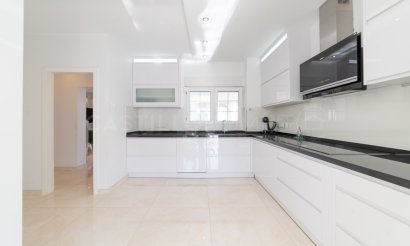 Resale - Villa - Orihuela Costa - La Zenia