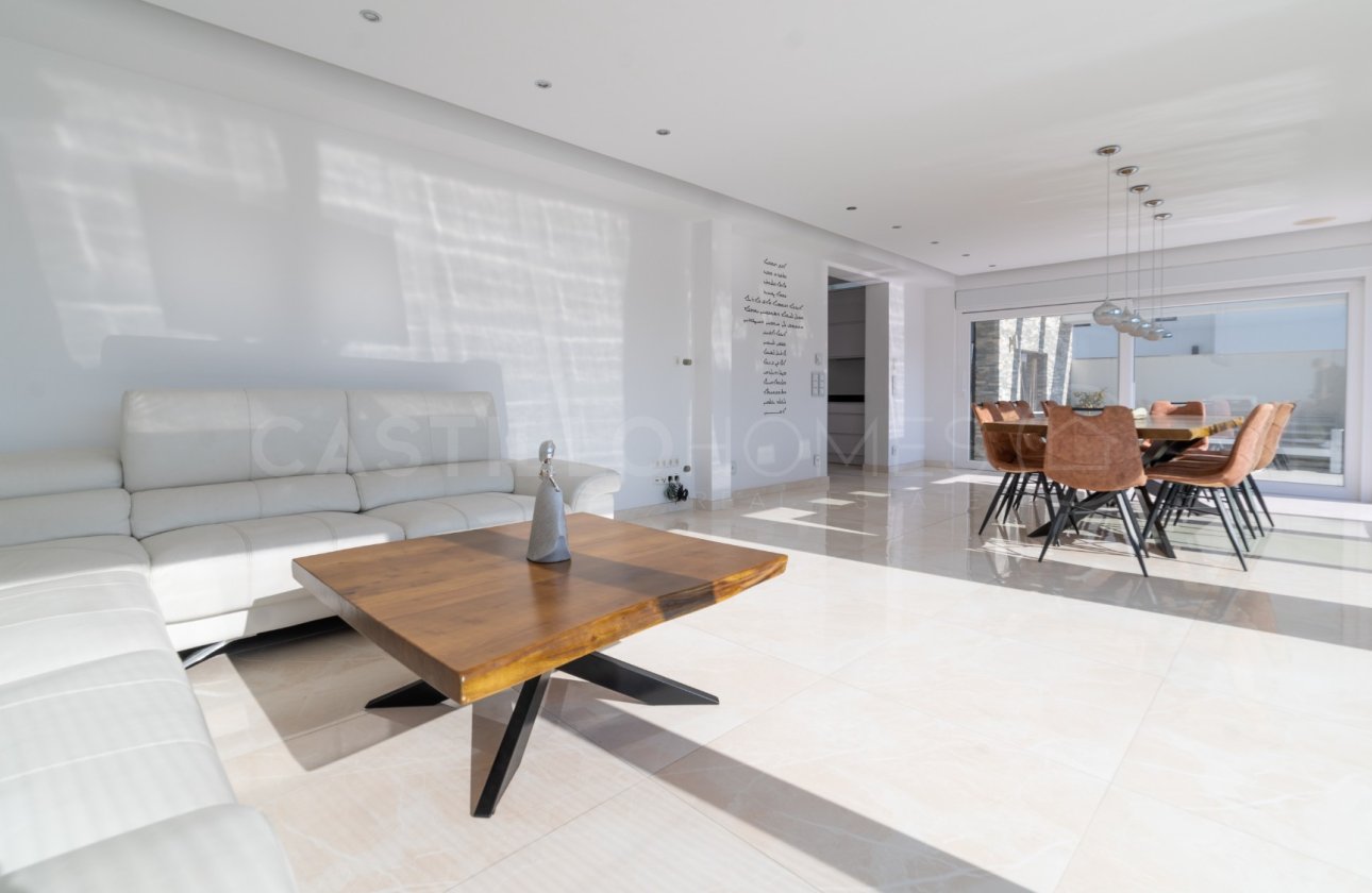 Resale - Villa - Orihuela Costa - La Zenia