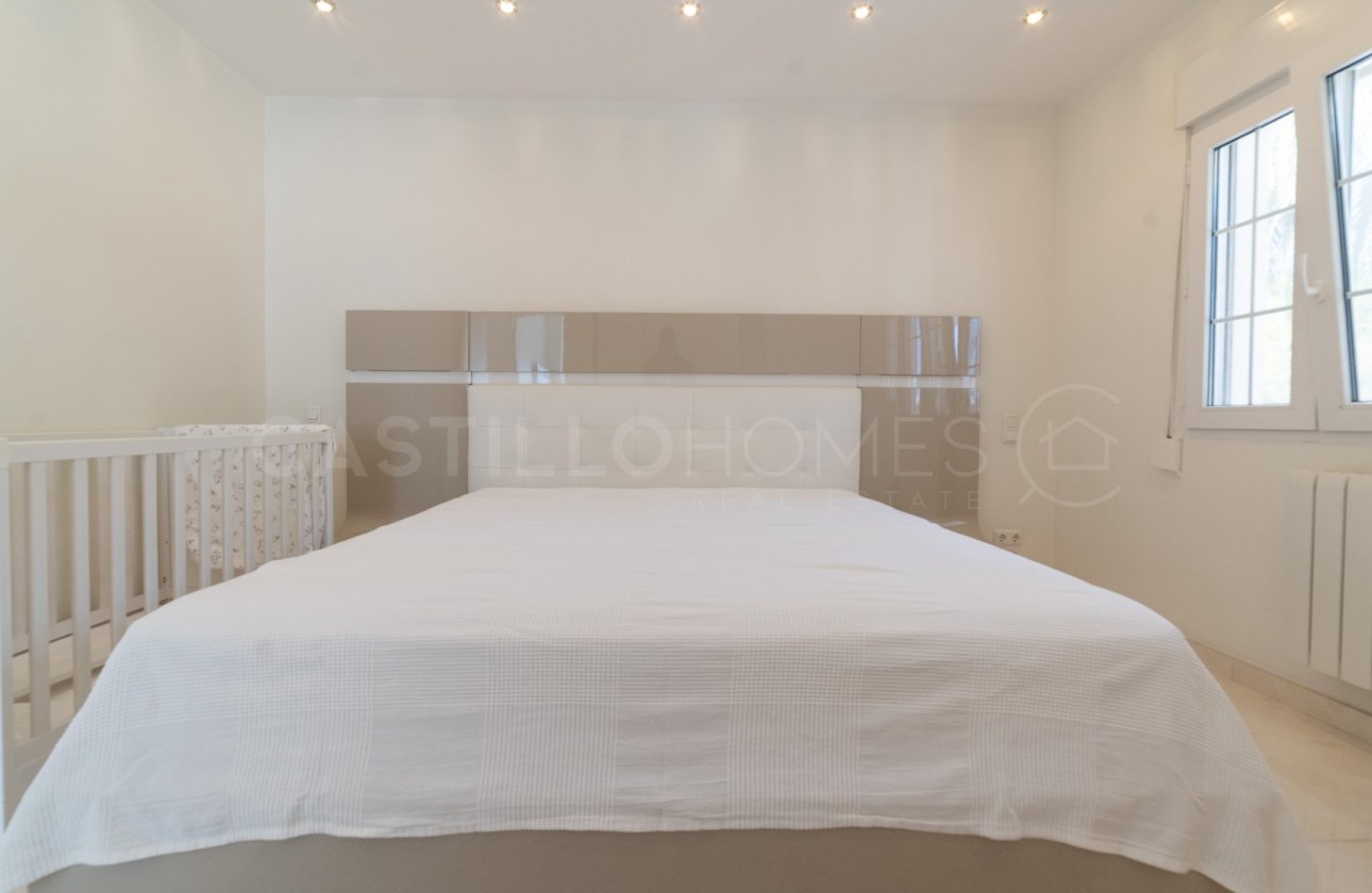 Resale - Villa - Orihuela Costa - La Zenia