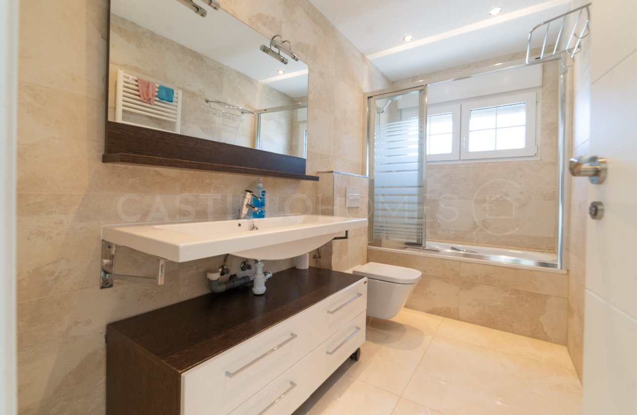 Resale - Villa - Orihuela Costa - La Zenia