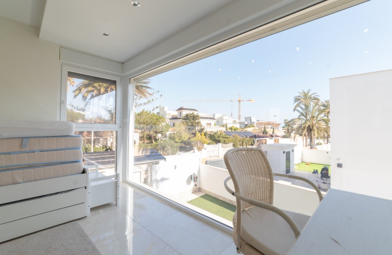 Resale - Villa - Orihuela Costa - La Zenia