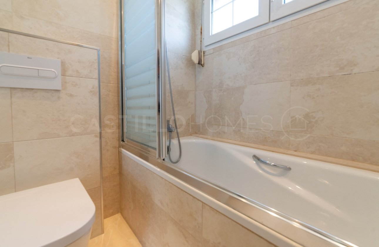 Resale - Villa - Orihuela Costa - La Zenia