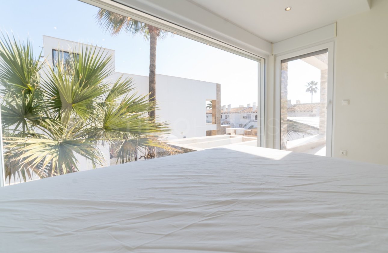 Resale - Villa - Orihuela Costa - La Zenia