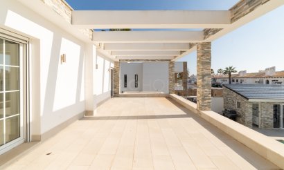 Resale - Villa - Orihuela Costa - La Zenia