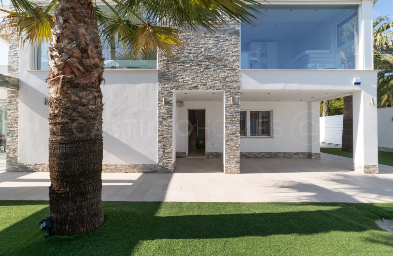 Resale - Villa - Orihuela Costa - La Zenia