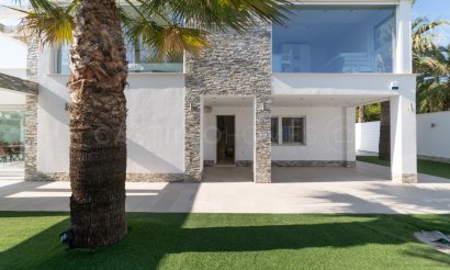Resale - Villa - Orihuela Costa - La Zenia