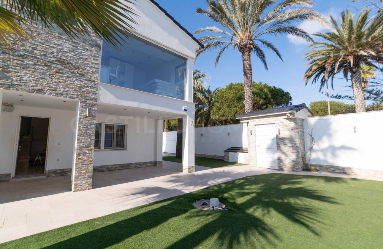 Resale - Villa - Orihuela Costa - La Zenia
