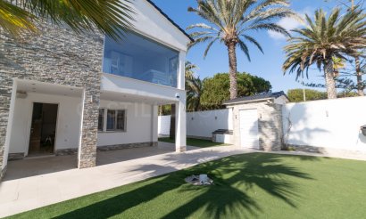 Resale - Villa - Orihuela Costa - La Zenia