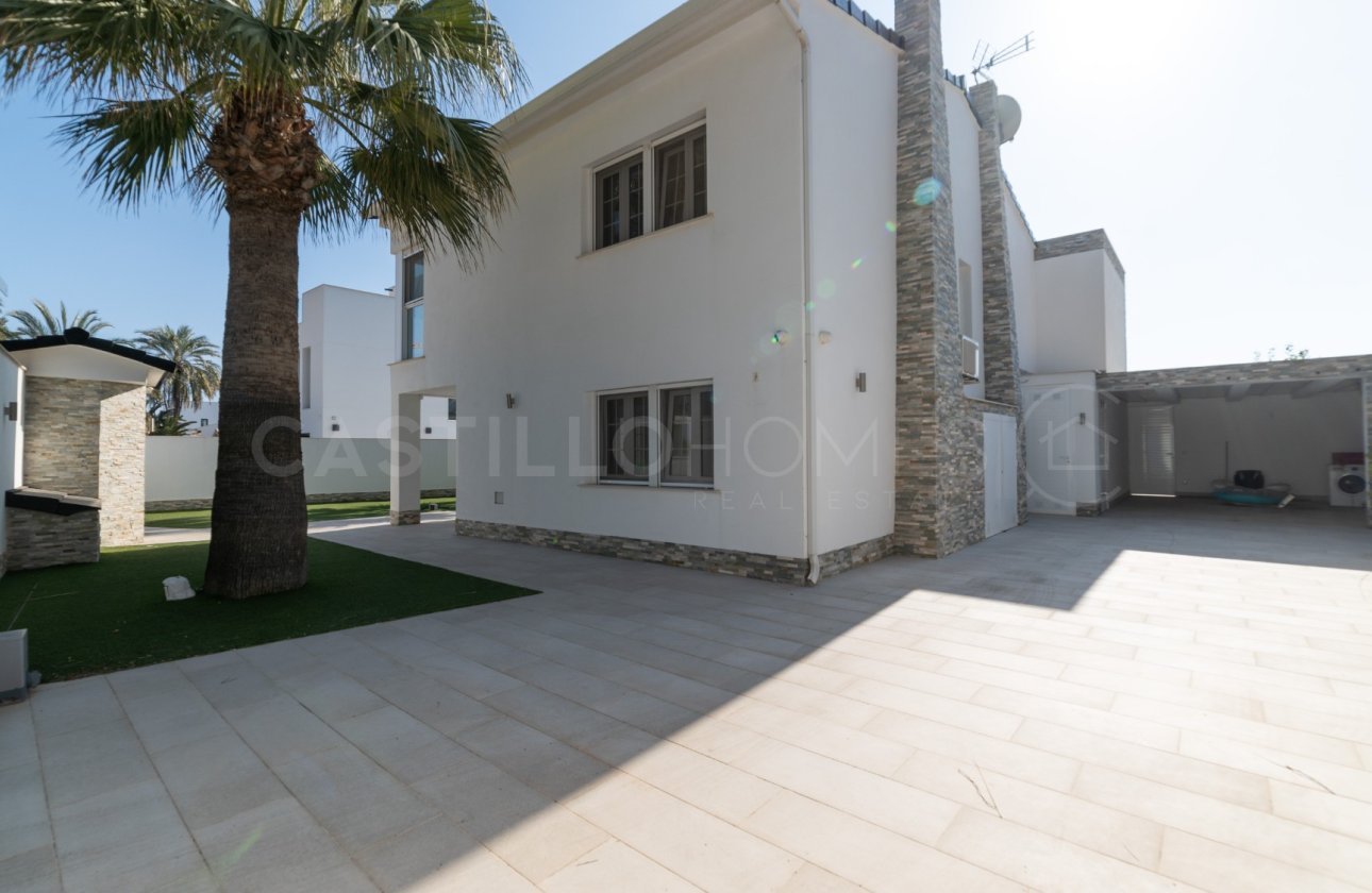Resale - Villa - Orihuela Costa - La Zenia
