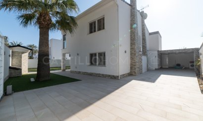 Resale - Villa - Orihuela Costa - La Zenia