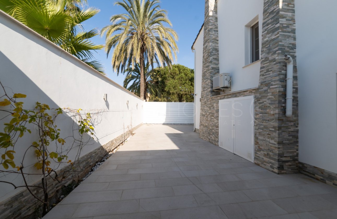 Resale - Villa - Orihuela Costa - La Zenia