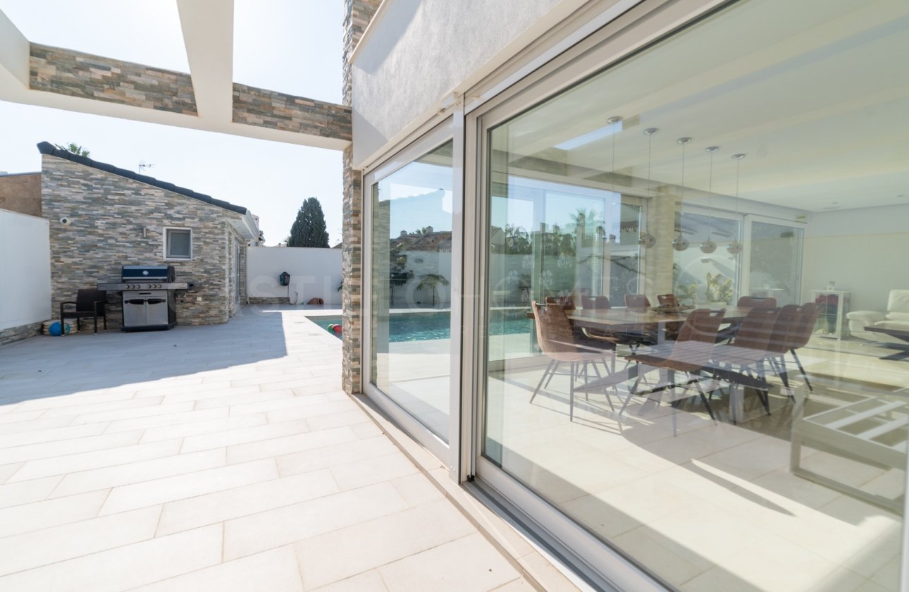 Resale - Villa - Orihuela Costa - La Zenia