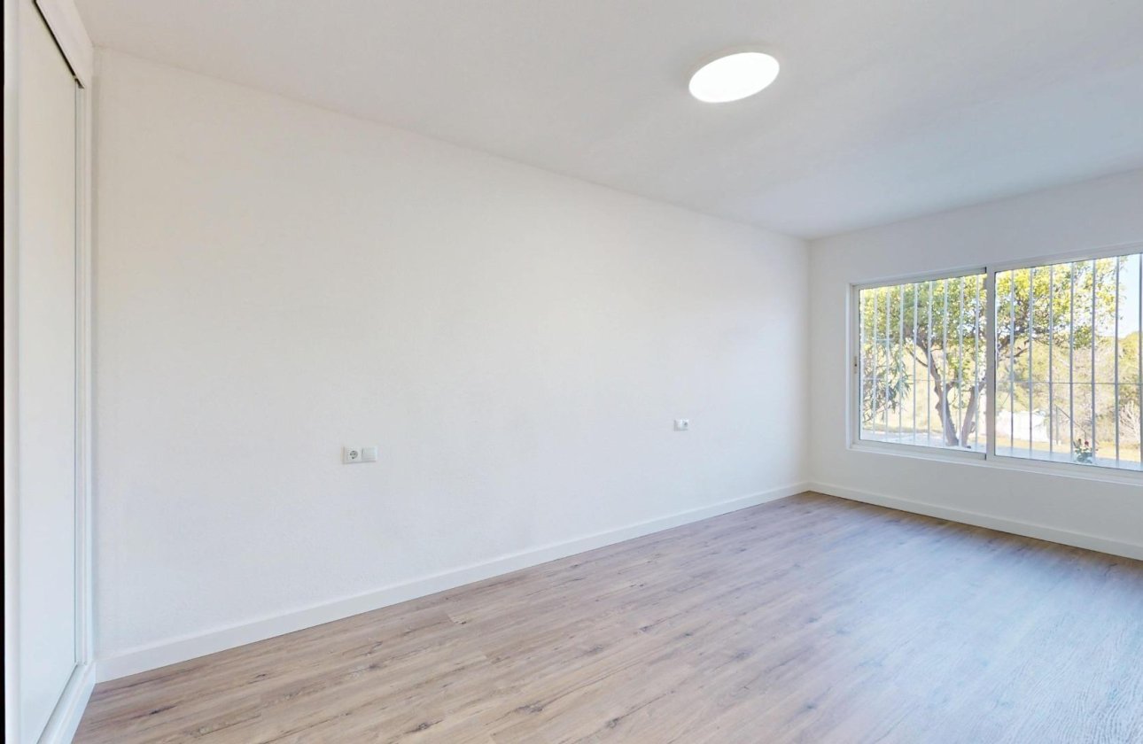 Resale - Bungalow - Orihuela Costa - Villamartín-Las Filipinas