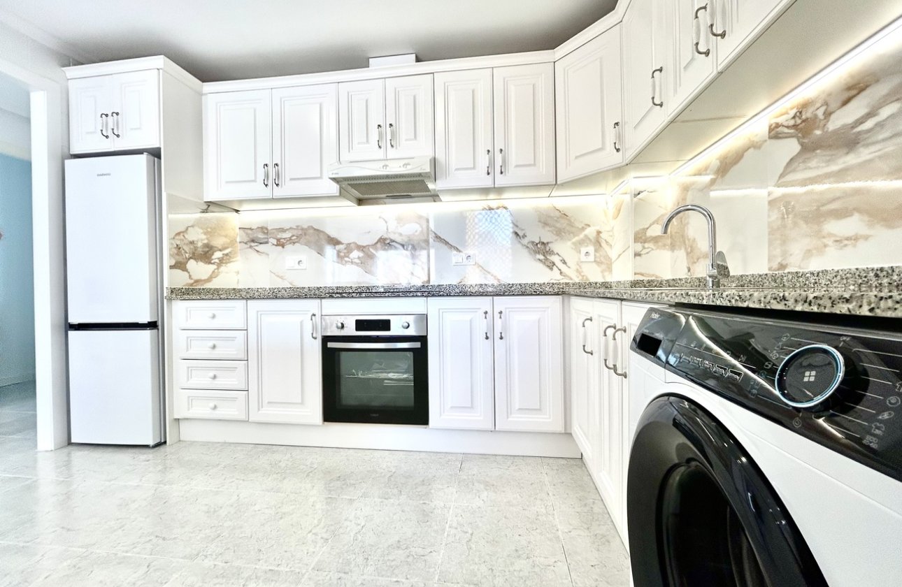 Resale - Apartment / flat - Campoamor R-5