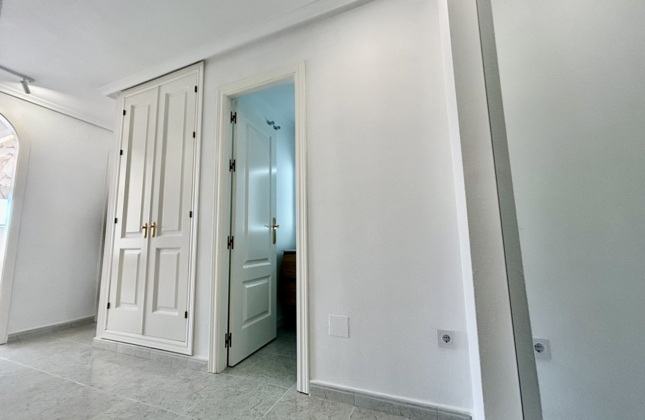 Resale - Apartment / flat - Campoamor R-5