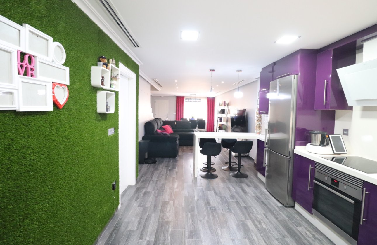 Resale - Townhouse - Redován - Redovan - Town