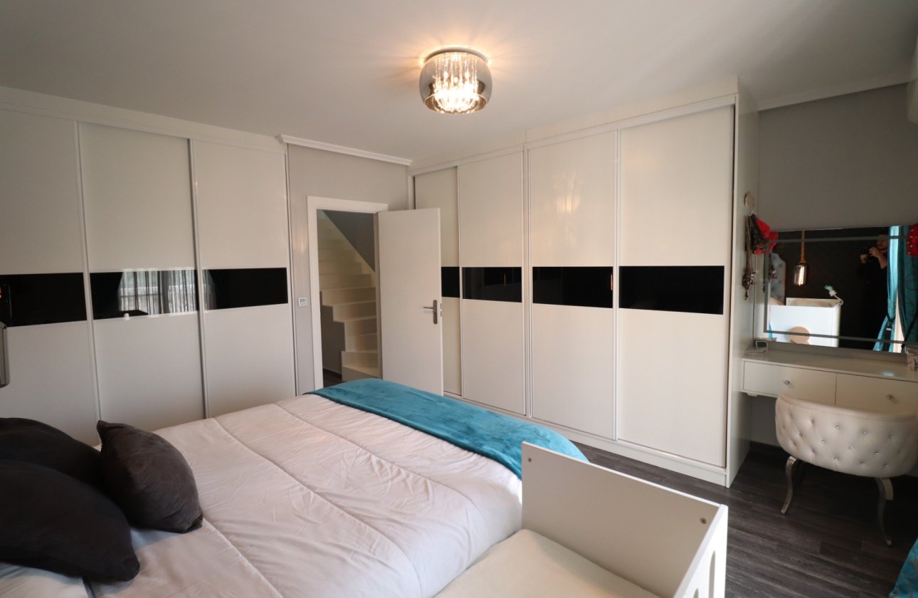 Resale - Townhouse - Redován - Redovan - Town