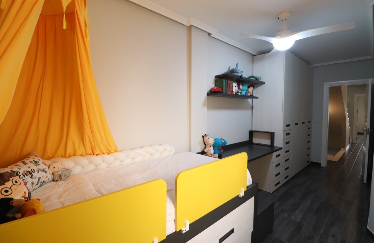 Resale - Townhouse - Redován - Redovan - Town