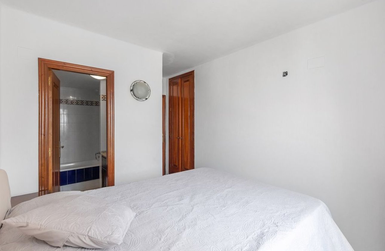 Resale - Apartment / flat - Torrevieja - Urb. Rosaleda