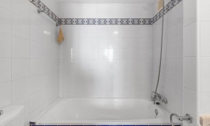 Resale - Apartment / flat - Torrevieja - Urb. Rosaleda