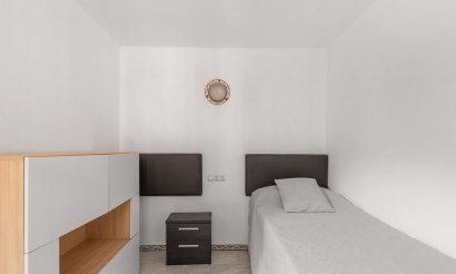 Resale - Apartment / flat - Torrevieja - Urb. Rosaleda