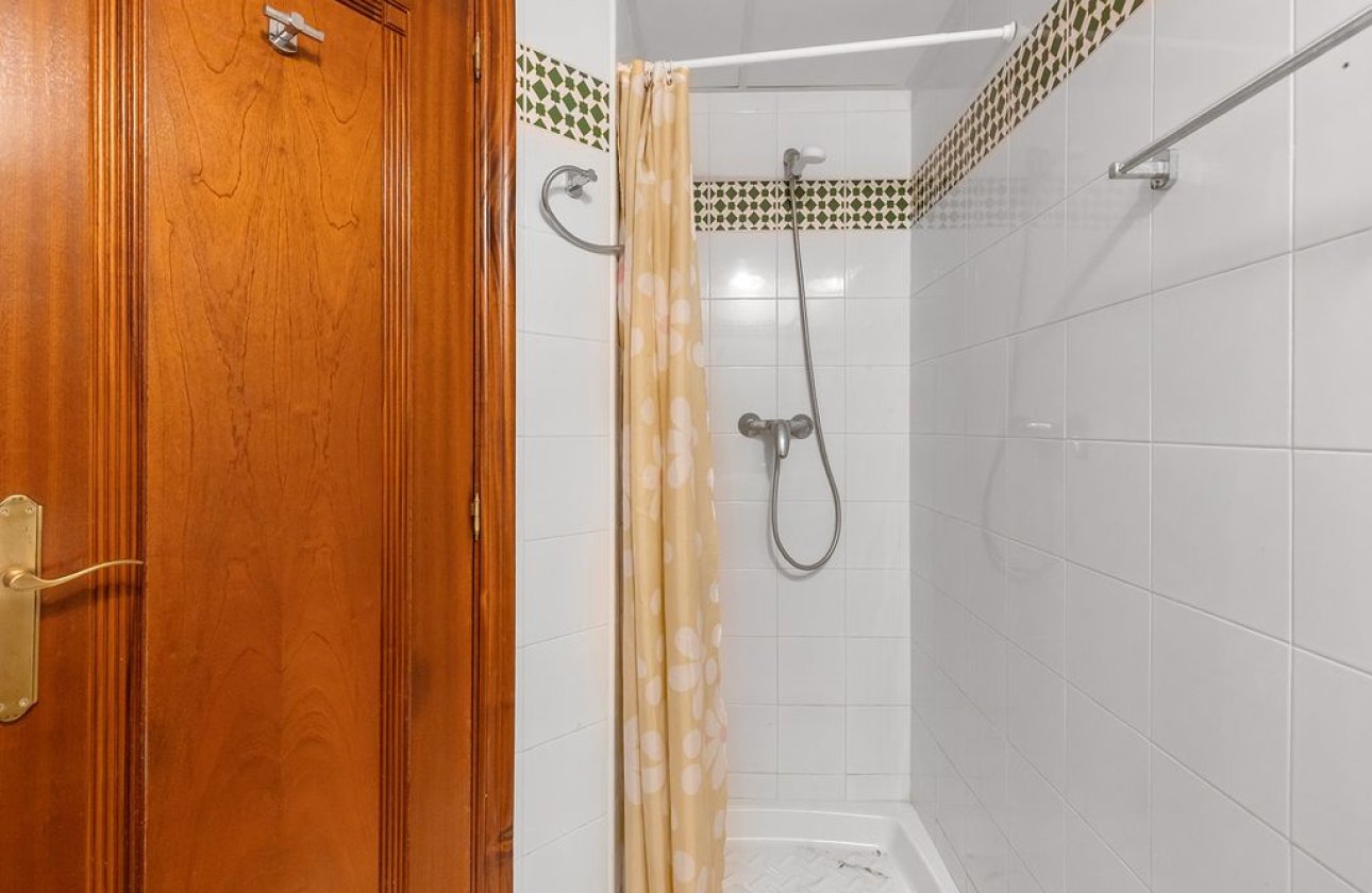 Resale - Apartment / flat - Torrevieja - Urb. Rosaleda