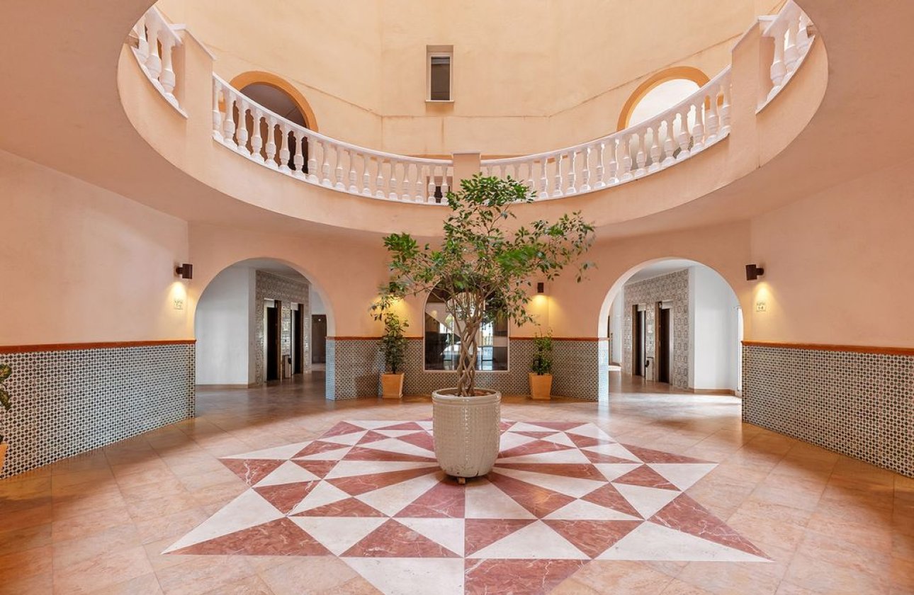 Resale - Apartment / flat - Torrevieja - Urb. Rosaleda