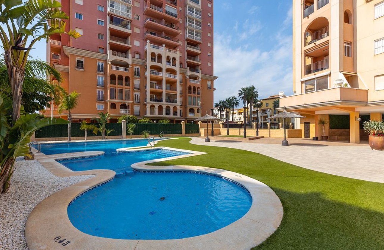 Resale - Apartment / flat - Torrevieja - Urb. Rosaleda