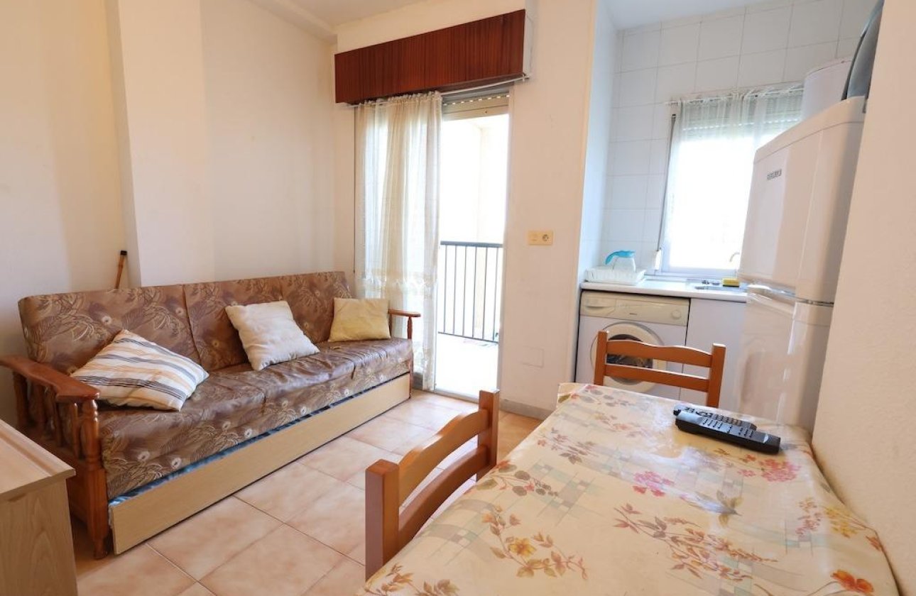 Resale - Apartment / flat - Torrevieja - La Mata pueblo
