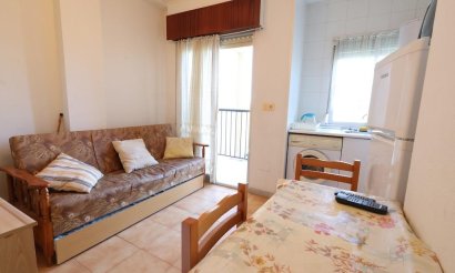 Resale - Apartment / flat - Torrevieja - La Mata pueblo