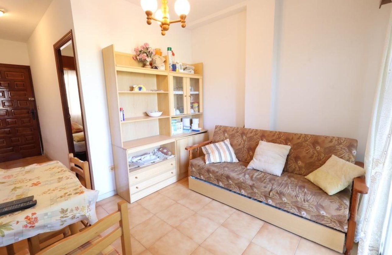 Resale - Apartment / flat - Torrevieja - La Mata pueblo
