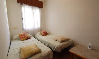 Resale - Apartment / flat - Torrevieja - La Mata pueblo