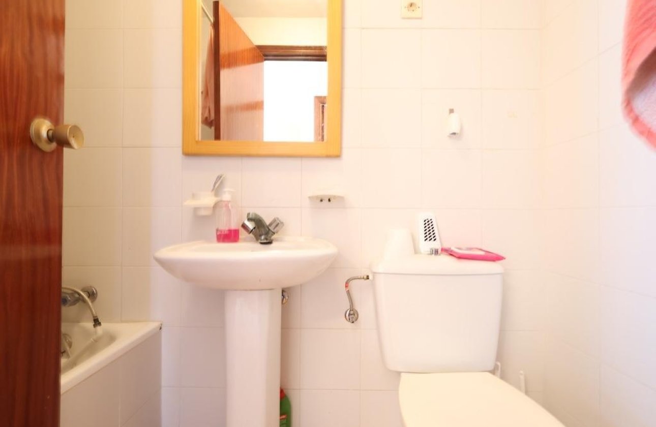 Resale - Apartment / flat - Torrevieja - La Mata pueblo