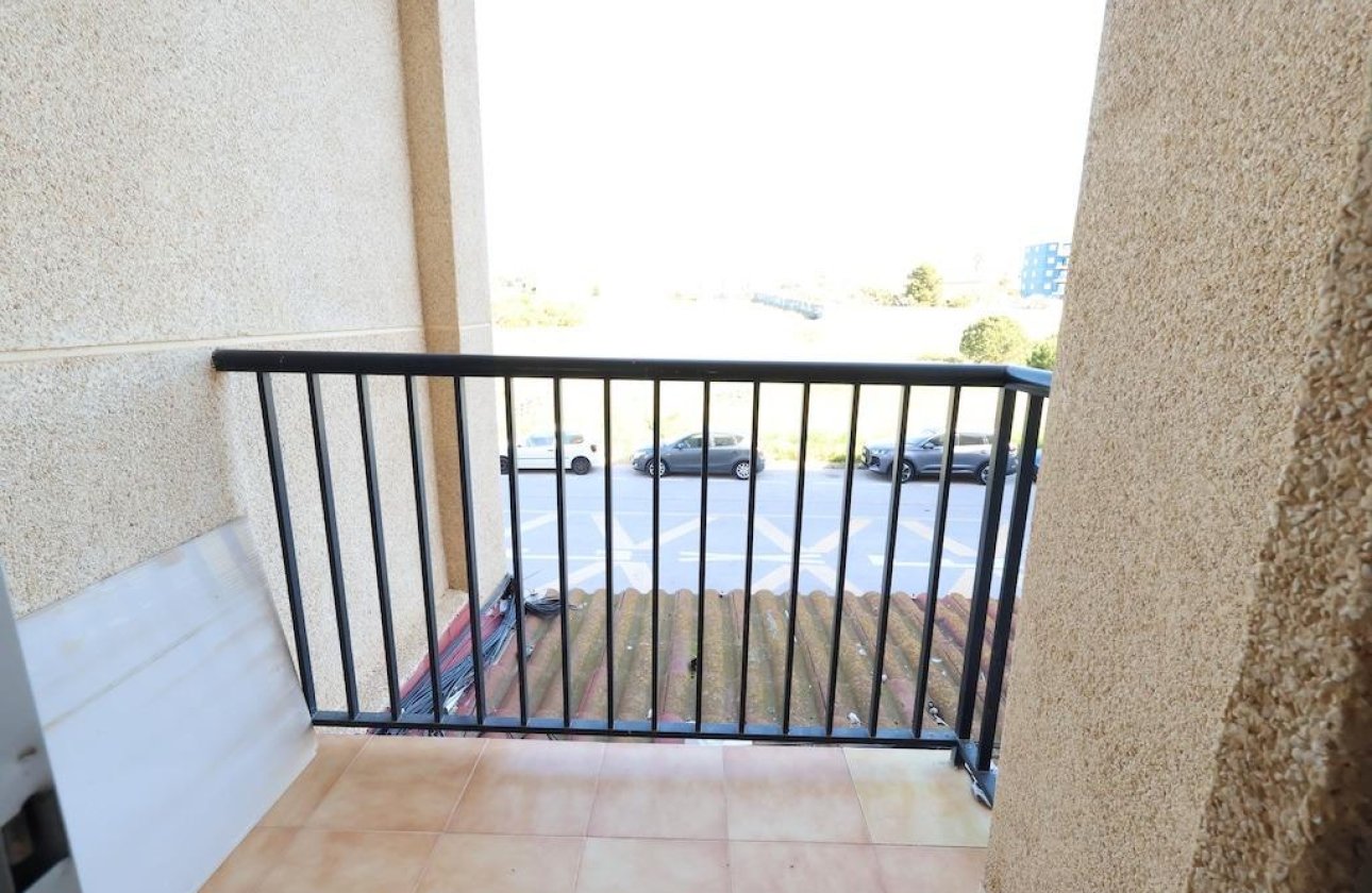 Resale - Apartment / flat - Torrevieja - La Mata pueblo
