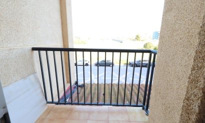 Resale - Apartment / flat - Torrevieja - La Mata pueblo