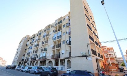 Resale - Apartment / flat - Torrevieja - La Mata pueblo