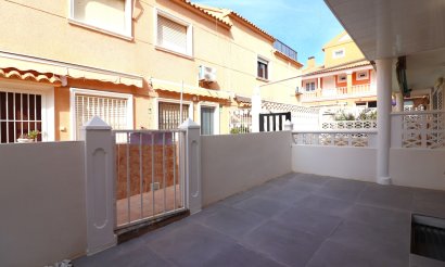 Resale - Apartment / flat - Torrevieja - Torre La Mata