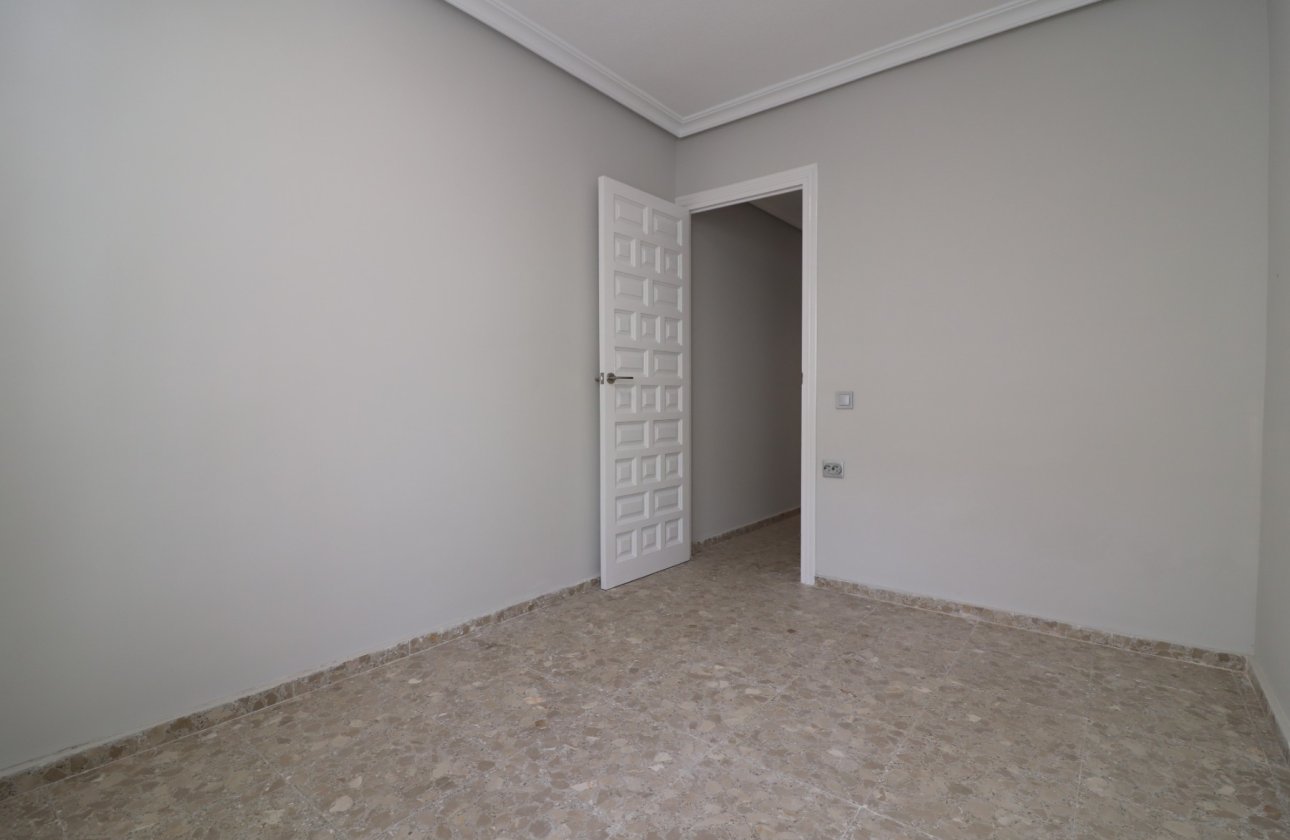 Resale - Apartment / flat - Torrevieja - Torre La Mata