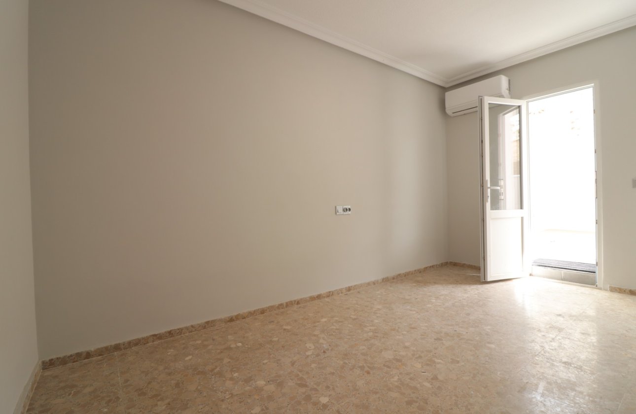 Resale - Apartment / flat - Torrevieja - Torre La Mata
