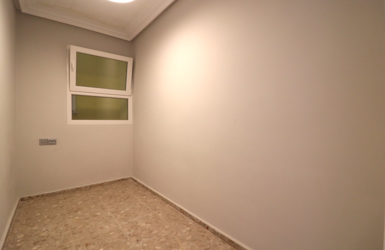 Resale - Apartment / flat - Torrevieja - Torre La Mata